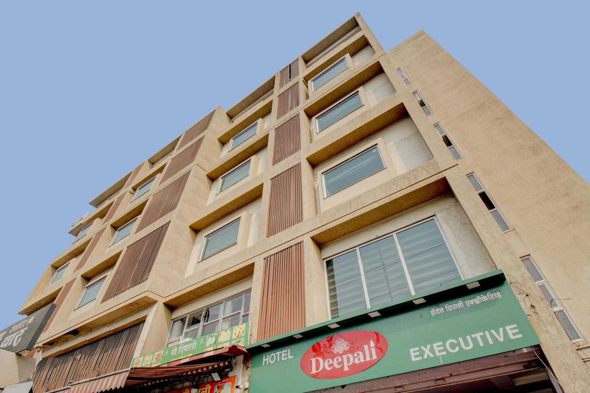 Hotel Deepali Executive Aurangabad  Zewnętrze zdjęcie