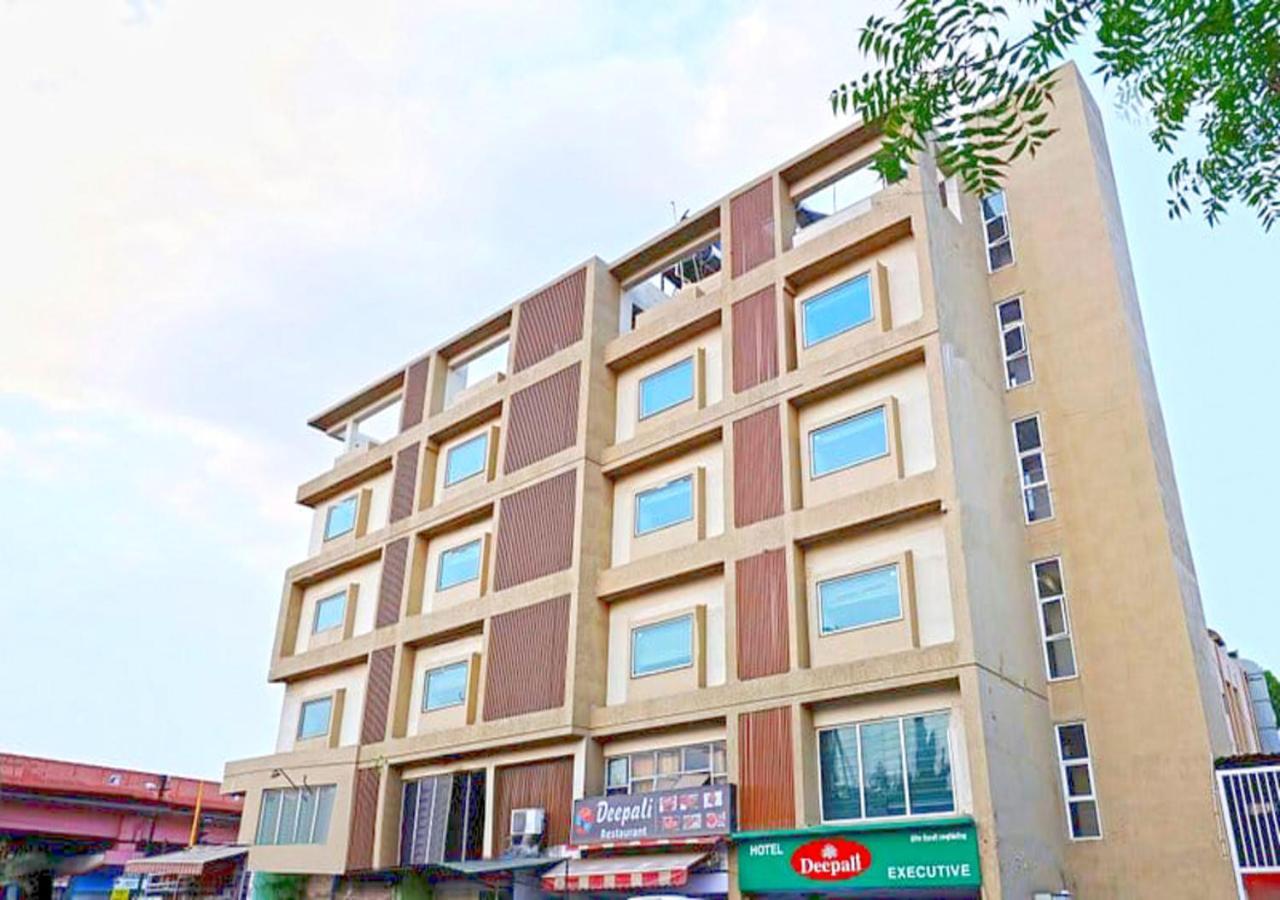 Hotel Deepali Executive Aurangabad  Zewnętrze zdjęcie